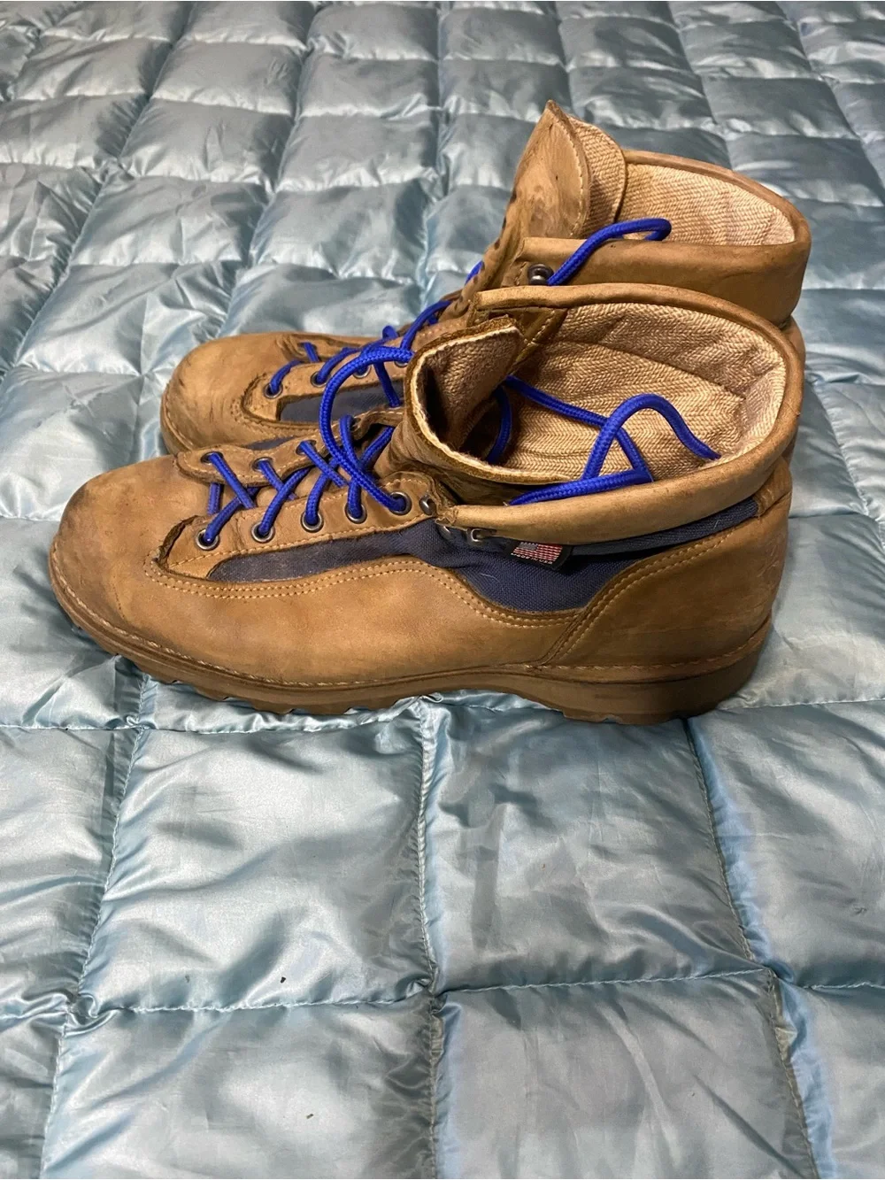 In good shape Men’s Danner Light Brown Leather Hiking Boots w/Blue Sz 10 $330